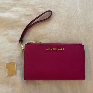 Micheal Kors Jet Set Travel Wristlet